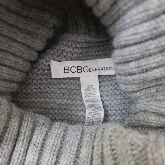 BCBGeneration gray cable knit turtle neck shrug/wrap,  O/S - Picture 5 of 7